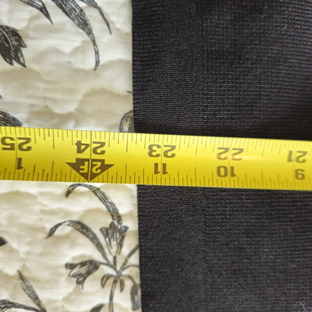 DRESS BARN BLACK SLEEVELESS TOP SIZE 18/20